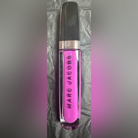 🆕 NWOB Marc Jacobs Raspberry Beret (356) Enamored Hi-Shine Gloss - Picture 1 of 7